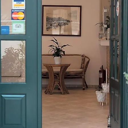 Aspri Petra فندق