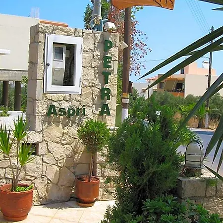 Aspri Petra 3*